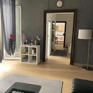 Dalla Laretta Di Fronte Acquario Di Apartamento